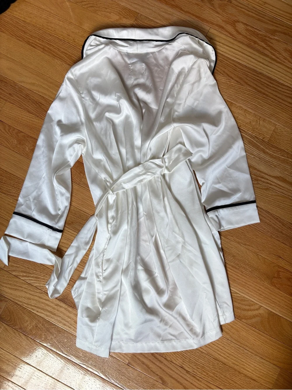 Kate Spade Mrs Embroidered Satin Robe with Black Piping - White